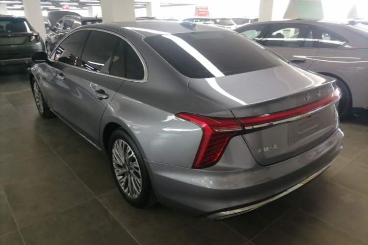 Hongqi H5 2023 — 4