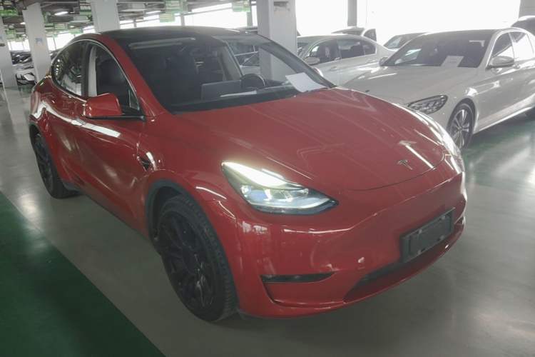 Tesla Model Y 2021 — 3