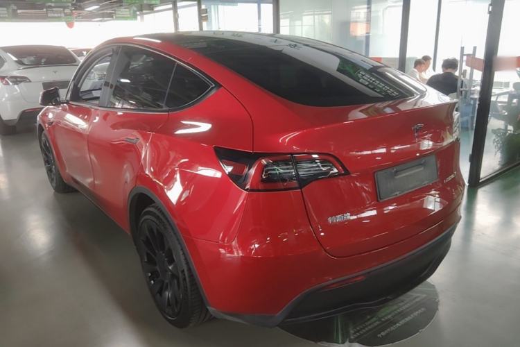 Tesla Model Y 2021 — 4