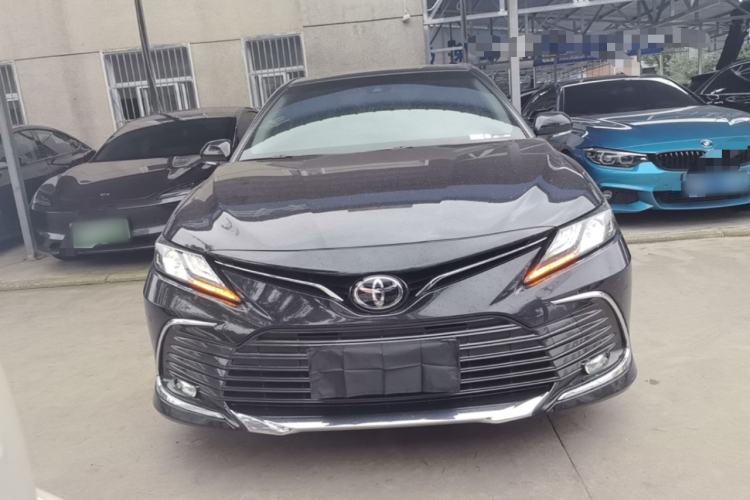 Toyota Camry 2023 — фото 2