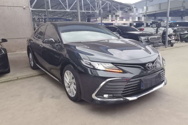 Toyota Camry 2023 — фото 3