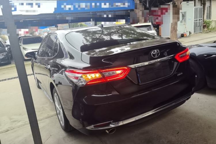 Toyota Camry 2023 — фото 4