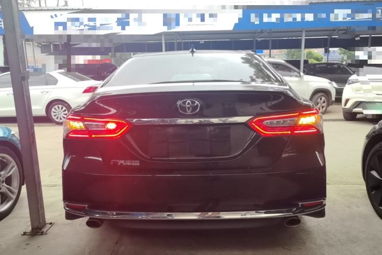 Toyota Camry 2023 — фото 5