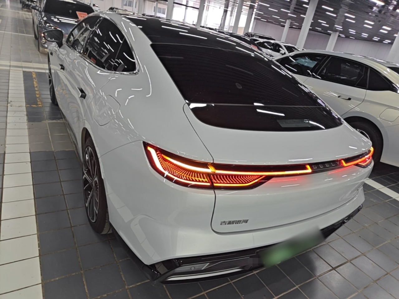 Geely Galaxy E8 2025 — фото 5