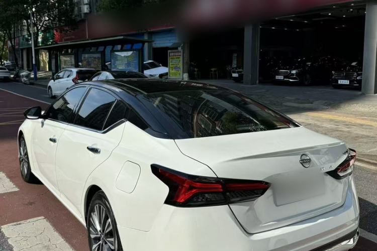 Nissan Altima 2022 — 4
