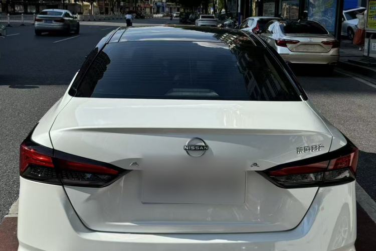Nissan Altima 2022 — 5