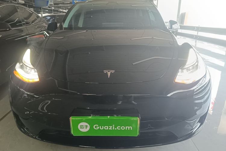 Tesla Model Y 2023 — 2