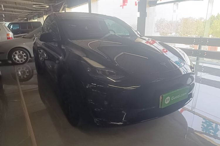 Tesla Model Y 2023 — 3