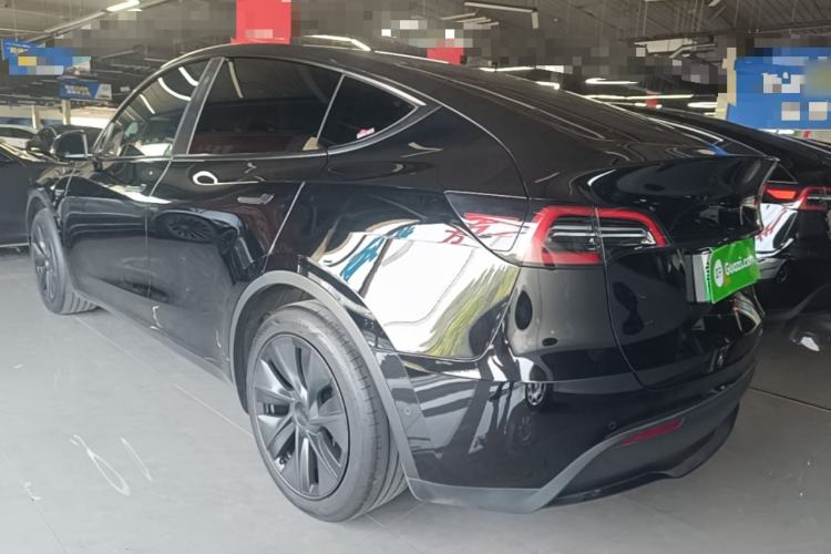 Tesla Model Y 2023 — 4