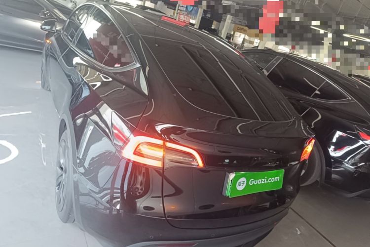 Tesla Model Y 2023 — 5