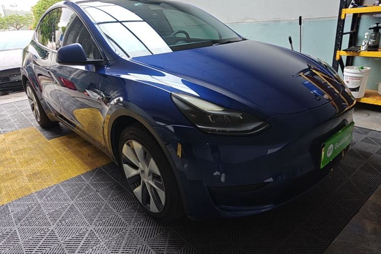 Tesla Model Y 2022 — 3