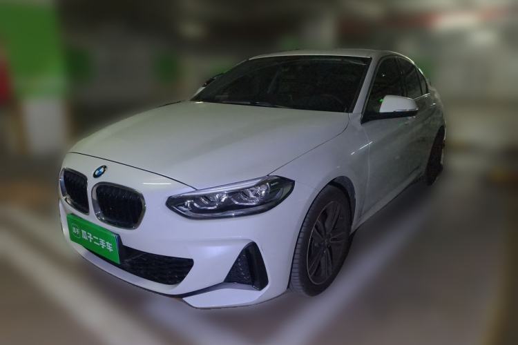 BMW 120i 2022 — фото 1