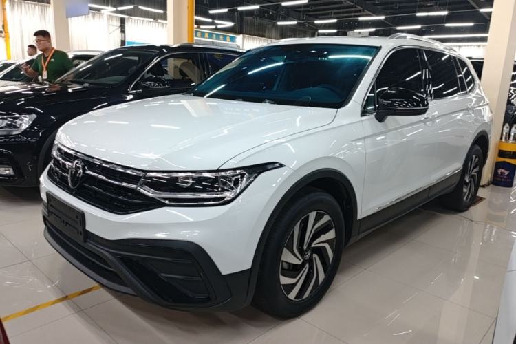 Volkswagen Tiguan L 2024 — фото 1