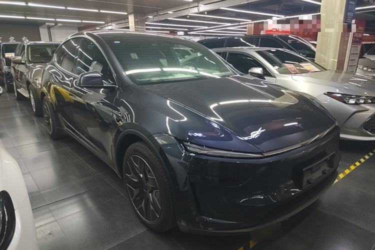 Tesla Model Y L 2025 — 3