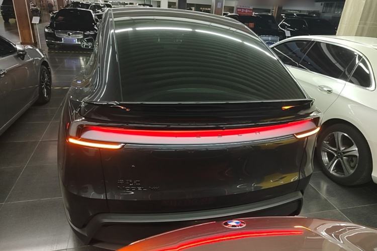 Tesla Model Y L 2025 — 5