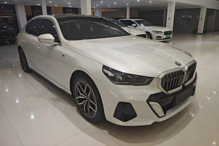 BMW i5 2024 — фото 3