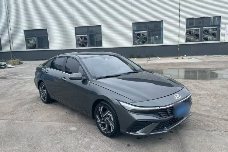 Hyundai Elantra 2023 — 3