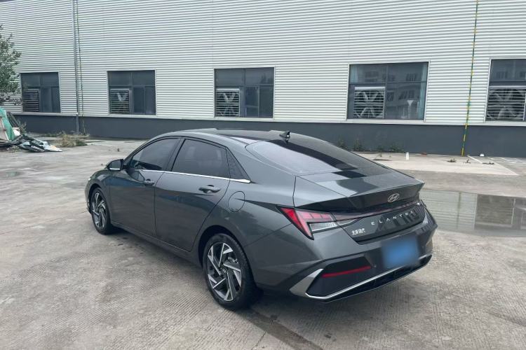 Hyundai Elantra 2023 — 4