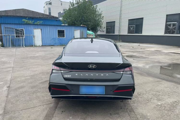Hyundai Elantra 2023 — 5