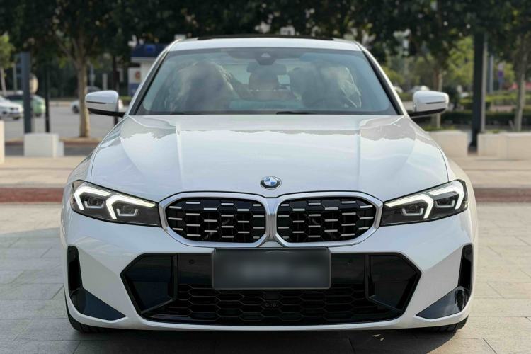 BMW 325Li 2024 — фото 4