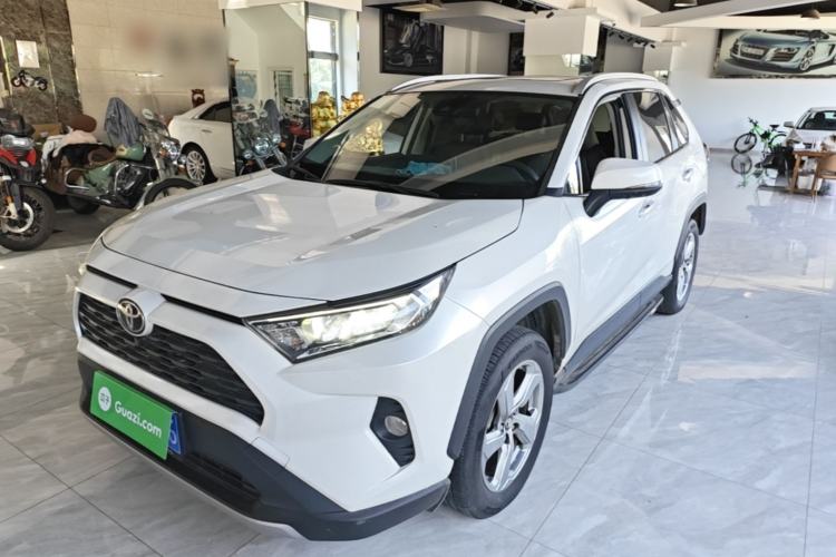Toyota RAV4 2022 — фото 1