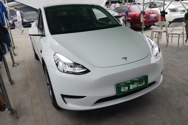 Tesla Model Y 2022 — 3
