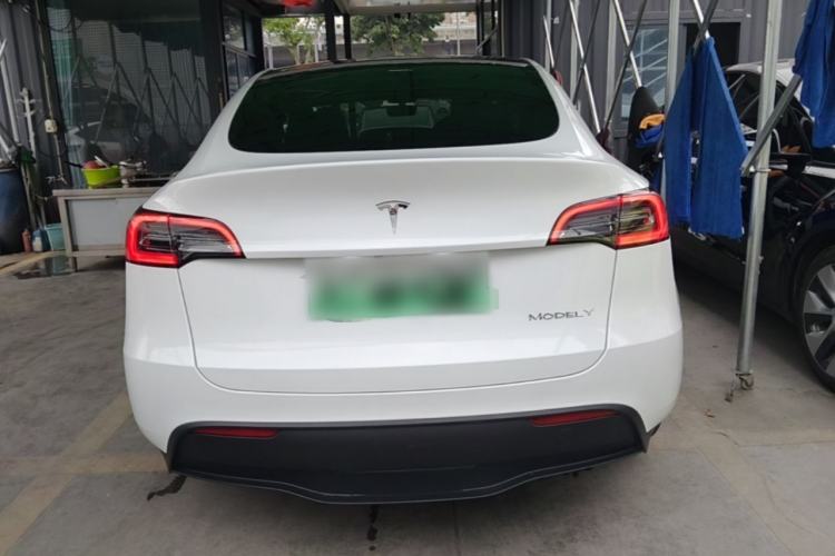 Tesla Model Y 2022 — 5