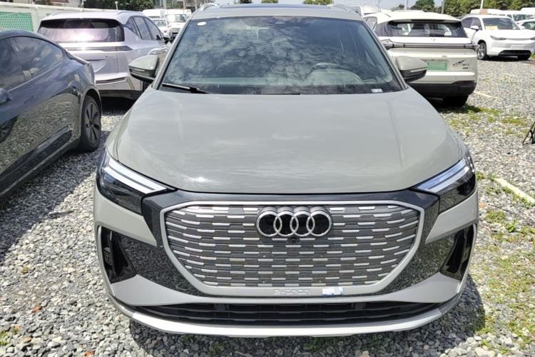 Audi Q4 e-tron 2024 — 2