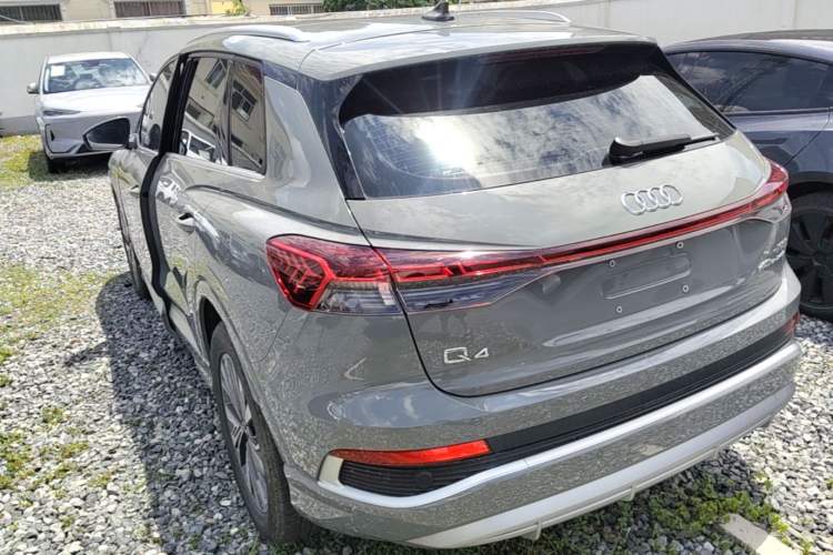 Audi Q4 e-tron 2024 — 4