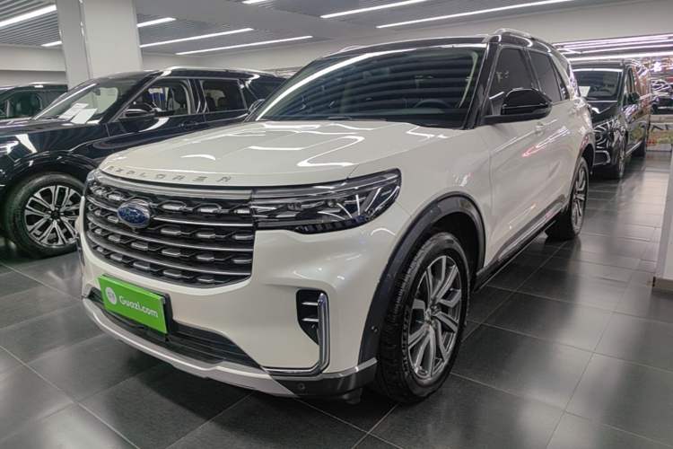 Ford Explorer 2023 — фото 1