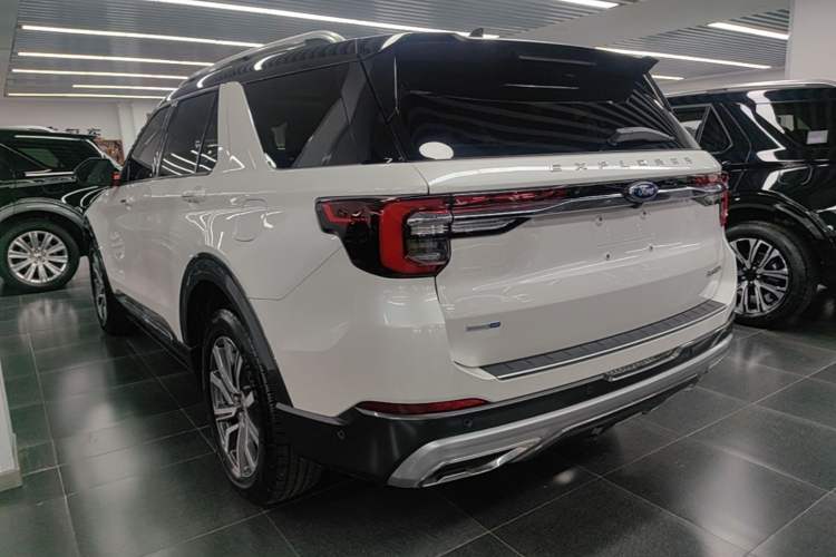 Ford Explorer 2023 — фото 4