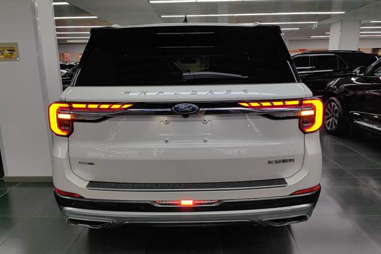 Ford Explorer 2023 — фото 5