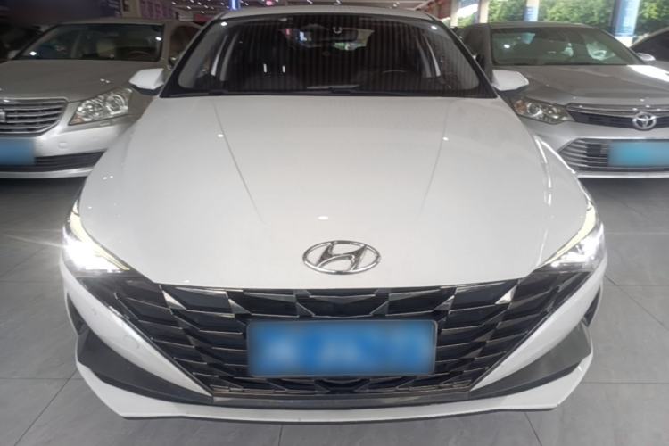 Hyundai Elantra 2022 — 2