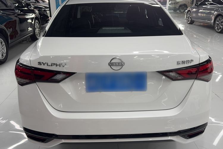 Nissan Sentra 2023 — 5