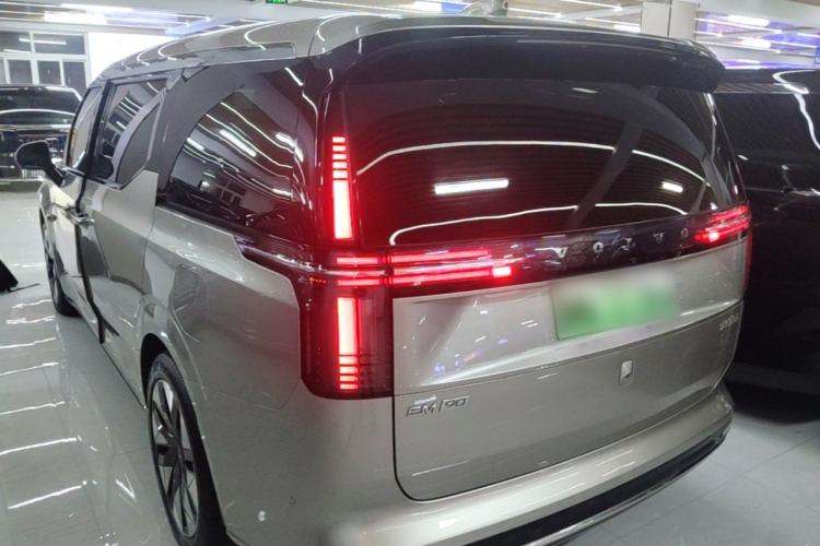 Volvo EM90 2025 — 4
