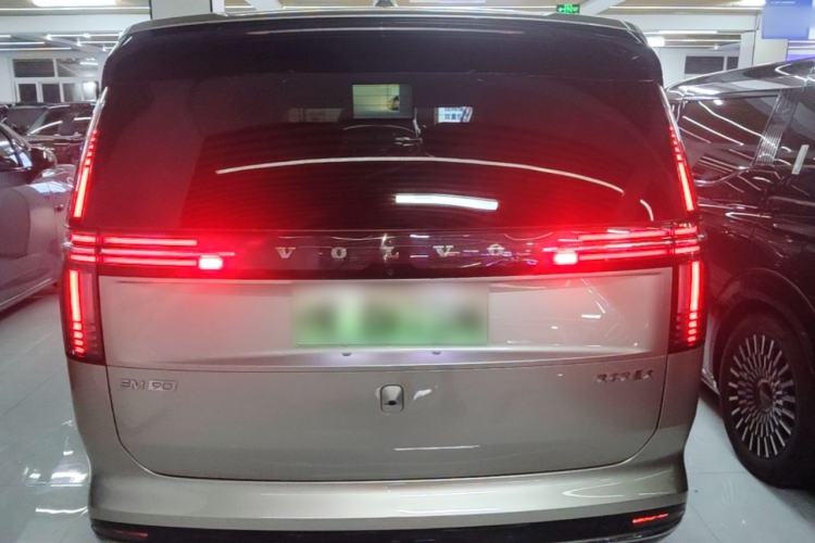 Volvo EM90 2025 — 5