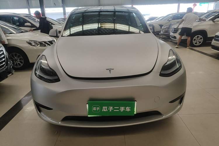 Tesla Model Y 2024 — 2