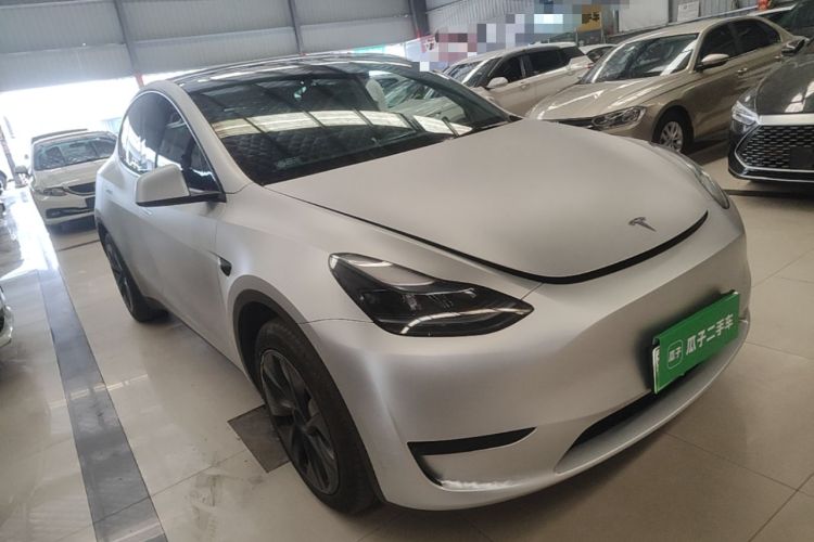 Tesla Model Y 2024 — 3