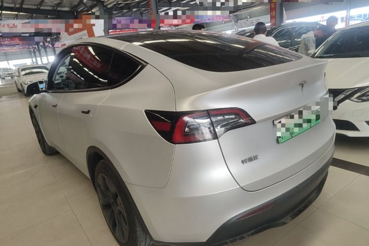 Tesla Model Y 2024 — 4