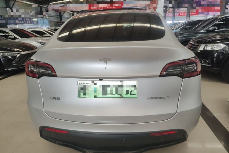 Tesla Model Y 2024 — 5