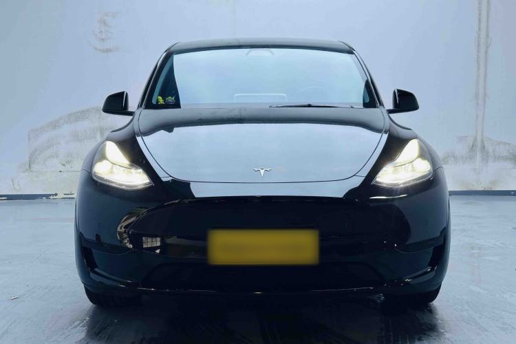 Tesla Model Y 2024 — 2