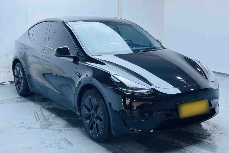 Tesla Model Y 2024 — 3