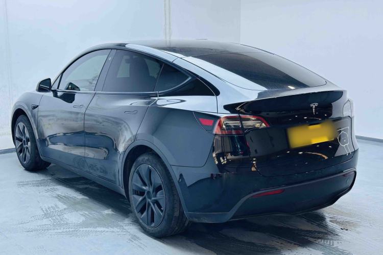 Tesla Model Y 2024 — 4