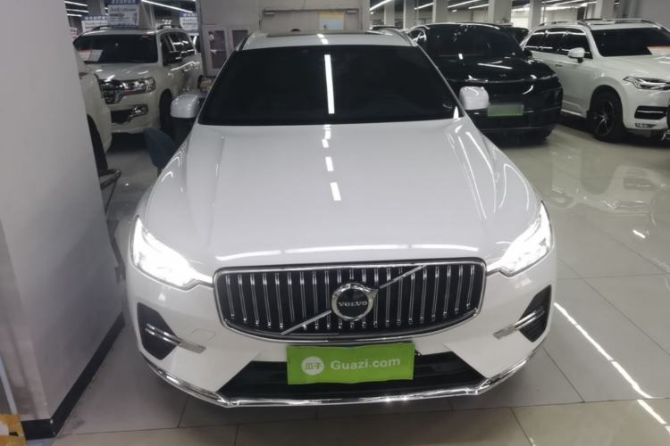 Volvo XC60 2023 — 2