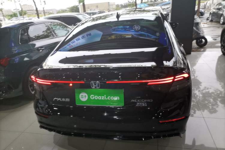 Honda Accord 2025 — 5