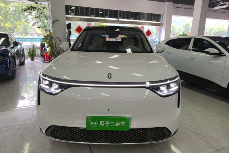 AITO M8 2025 — 2