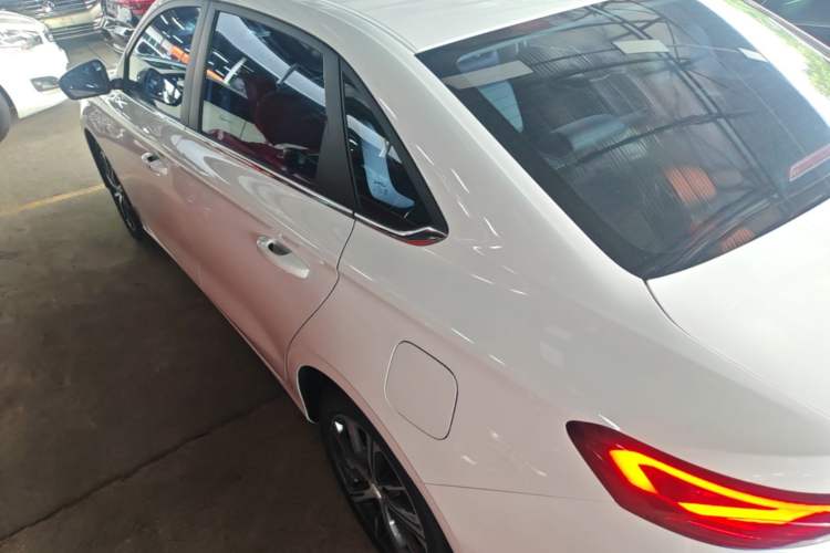 Geely Emgrand 2022 — 4