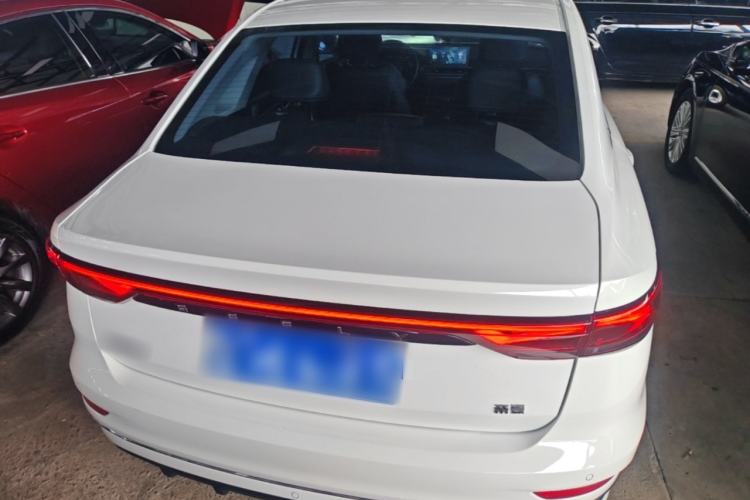 Geely Emgrand 2022 — 5