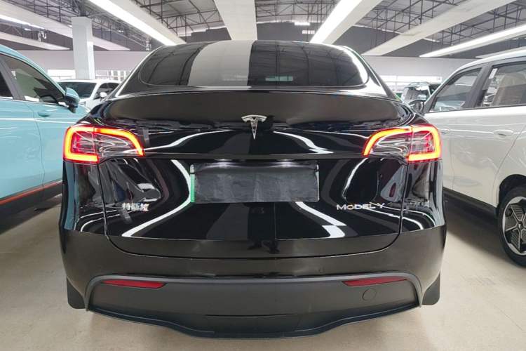 Tesla Model Y 2022 — 5