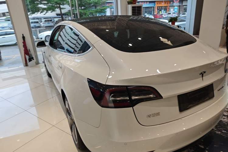 Tesla Model 3 2020 — 4